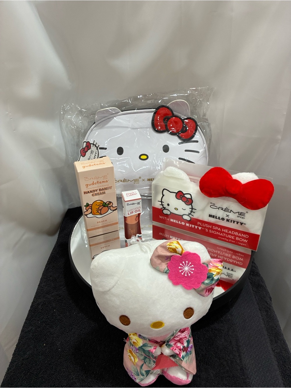 Hello Kitty Plush Crème Cosmetic Gift Set & 5 pcs bundle NWT